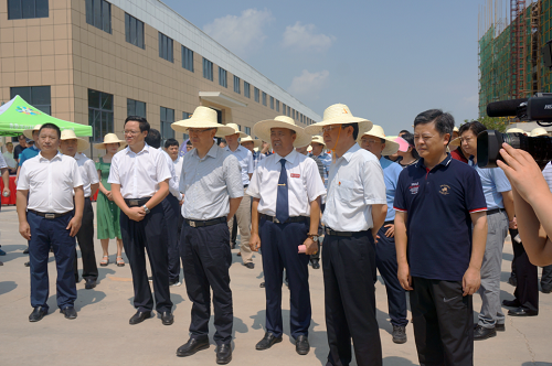 荊門市委書記、市長(zhǎng)、京山縣委書記等觀摩達(dá)權(quán)京山聯(lián)縱裝配式建筑構(gòu)件生產(chǎn)基地